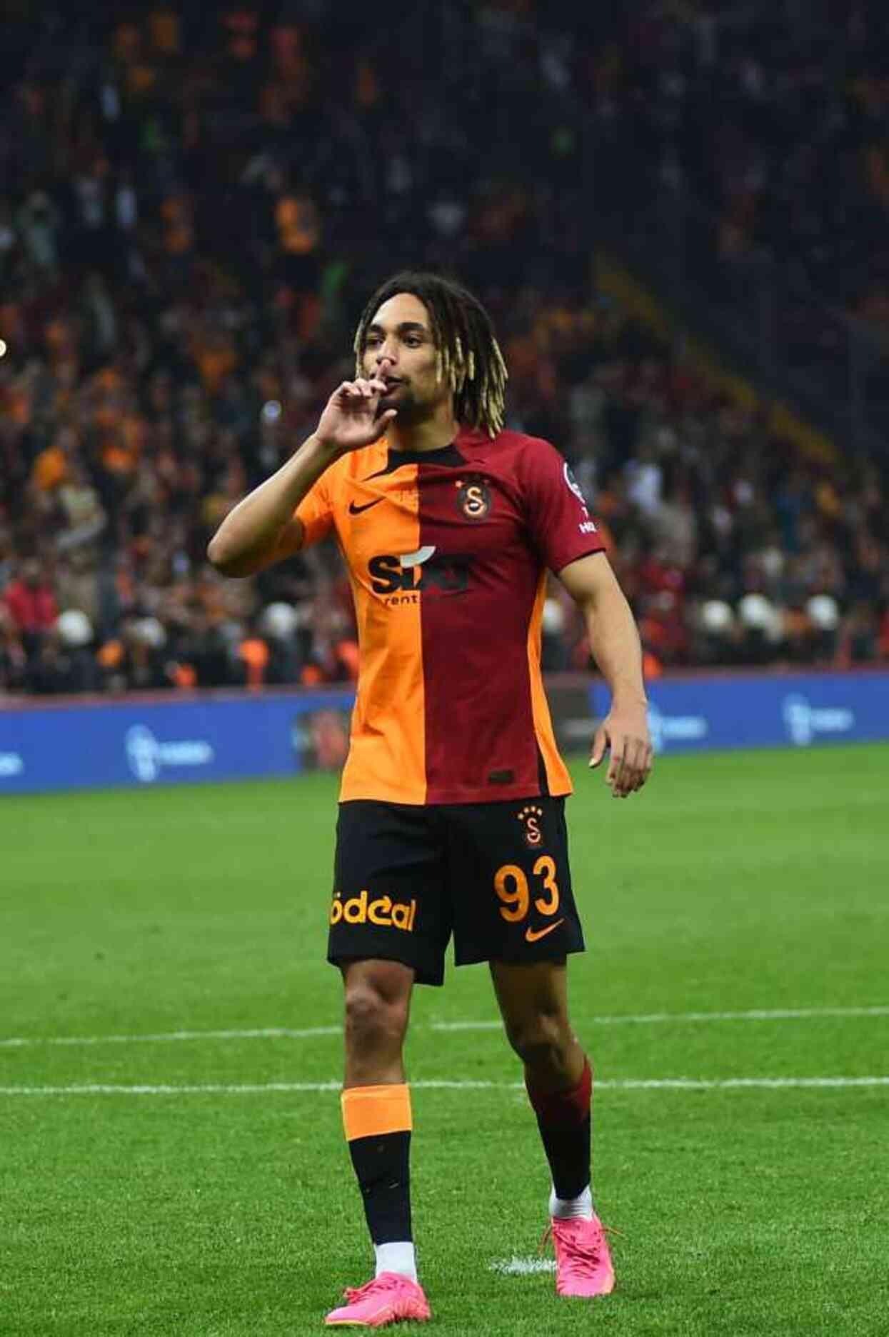 Galatasaray'da deprem! Sacha Boey Sivasspor maçında yok