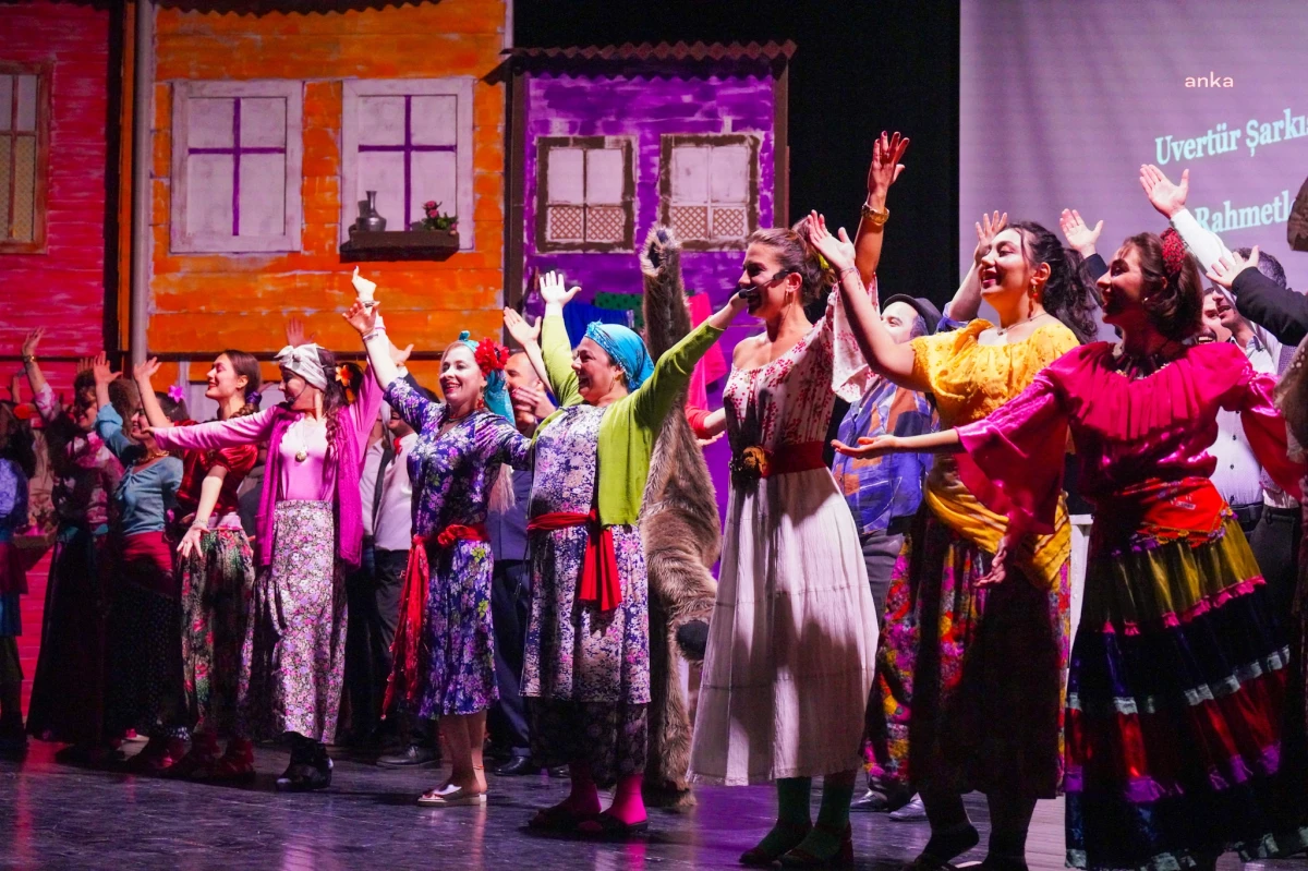 Gaziemir Belediyesi Sahne Tozu Tiyatrosu\'nu ağırladı