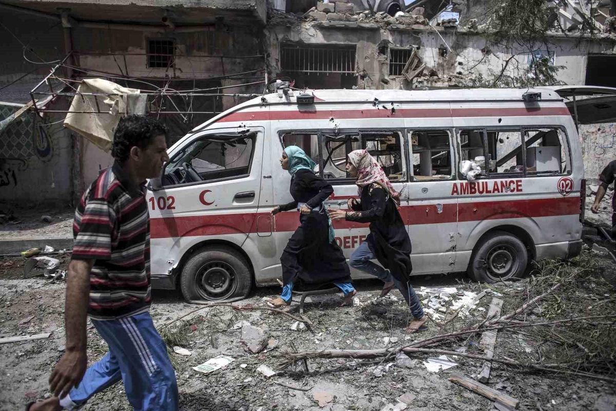 İsrail güçleri Gazze\'de bir ambulansı hedef aldı, 4 sağlık çalışanı hayatını kaybetti