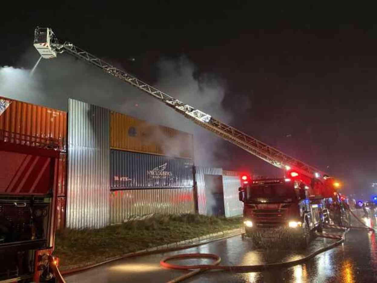 İstanbul'da film platosu alev alev yandı