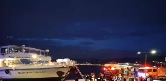 İzmir'de kaptanın kontrolünden çıkan vapur kıyı bandına çarptı