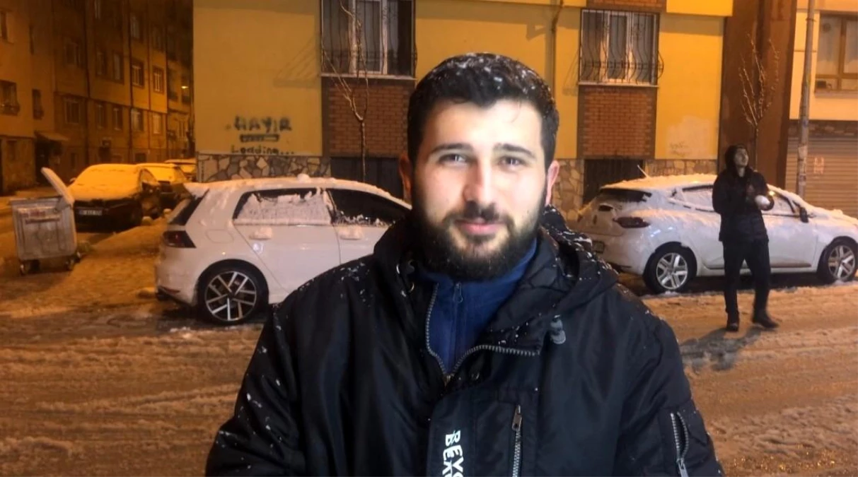 Eskişehir\'de Kar Yağışıyla Kartopu Savaşı
