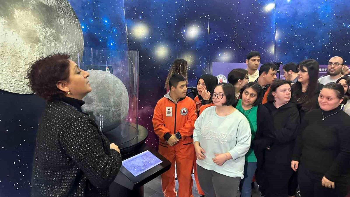 Kağıthane Belediyesi Engellileri Uzay Evi\'nde Ağırladı