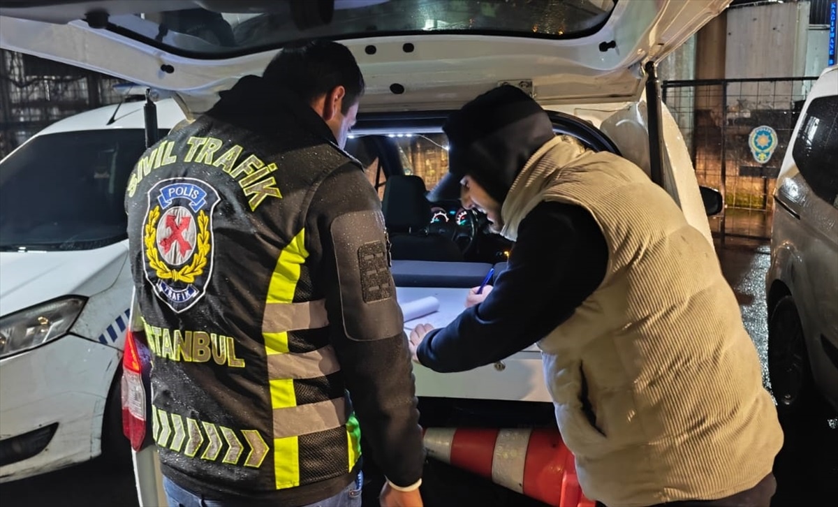 Kağıthane\'de Otomobil Sürücüsüne Saldırı Girişimi: 10 Bin 831 TL Cezası Kesildi