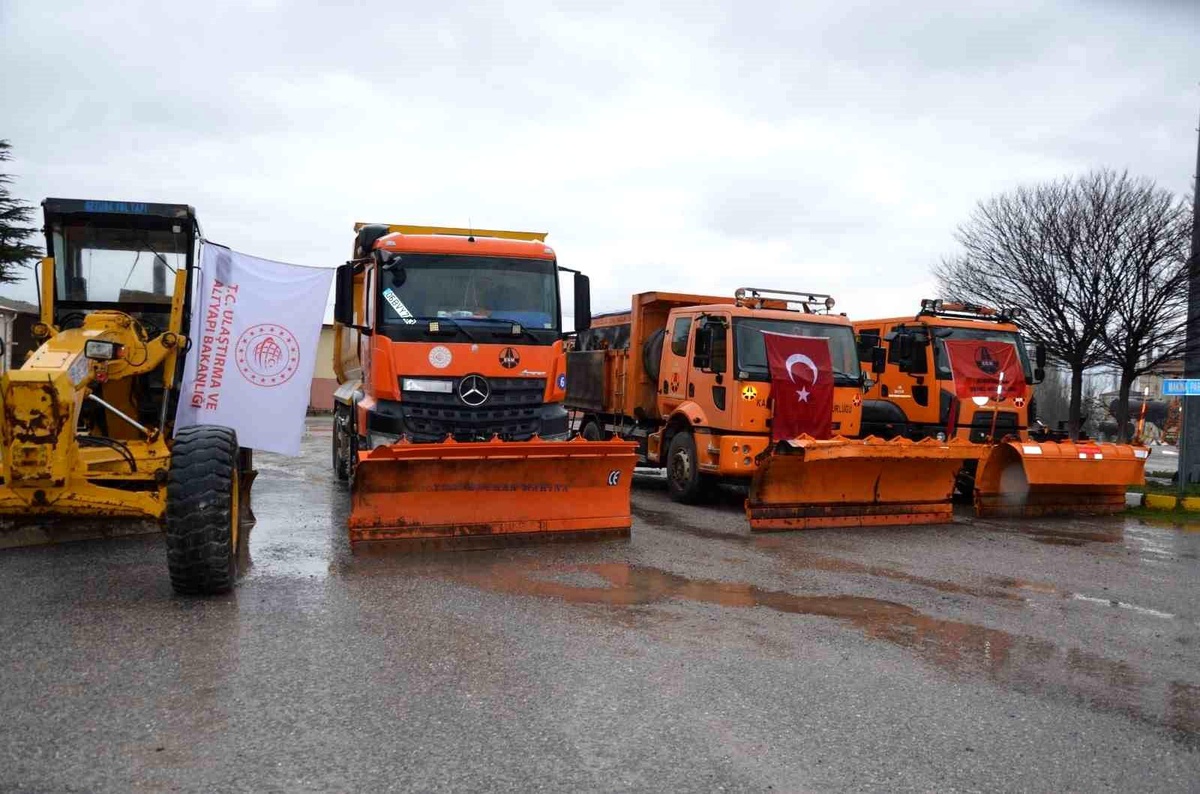 Bursa Karayolları 14. Bölge Müdürü Emet-Tavşanlı yolunda incelemelerde bulundu