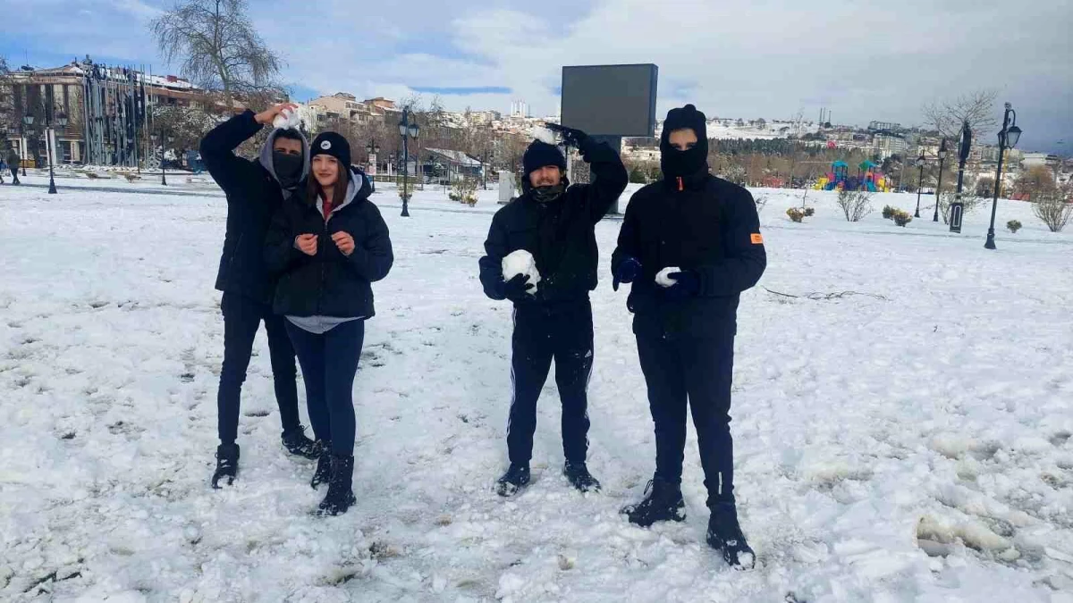 Tekirdağ\'da Kar Yağışı: Öğrenciler Tatil İstiyor