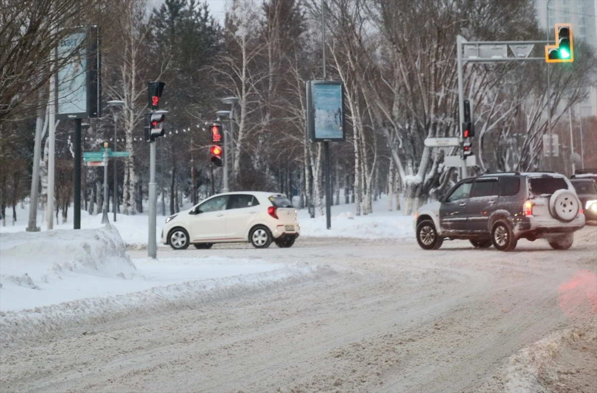 Astana\'da şiddetli kar fırtınası ulaşımı zorlaştırdı