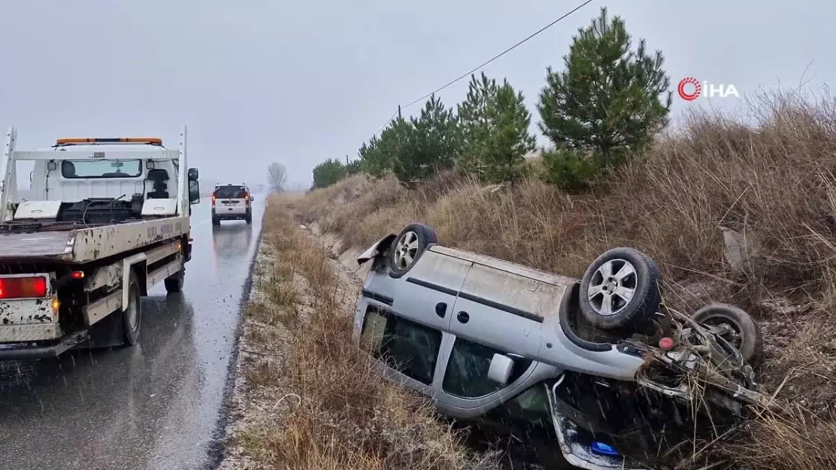 Kontrolden çıkan araç şarampole devrildi: Sürücü burnu bile kanamadan kurtuldu