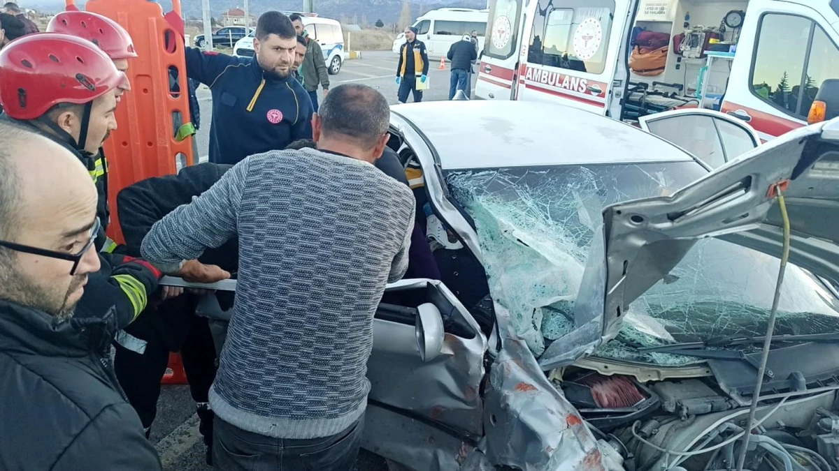 Konya\'da Otomobil ile Kamyon Çarpışması Sonucu Bir Kişi Hayatını Kaybetti