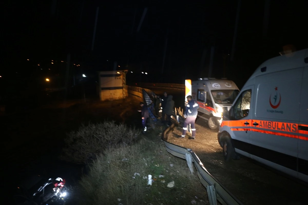 Malatya\'da otomobil şarampole devrildi: 4 yaralı
