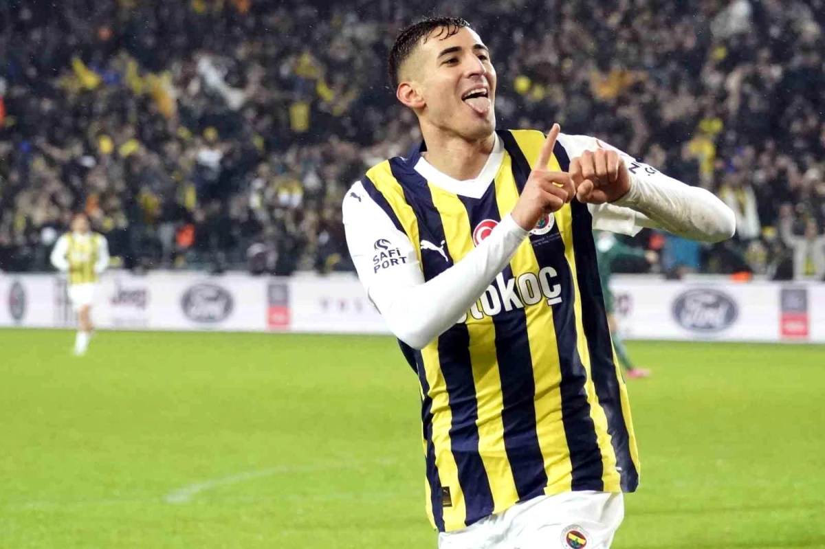 Fenerbahçe\'nin Mert Müldür\'ü golle tanıştı