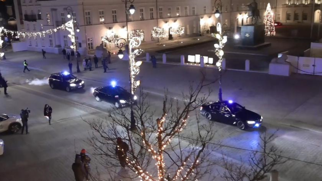 Polonya polisinden Cumhurbaşkanlığı Sarayı'na baskın! Eski bakan ve yardımcısı gözaltına alındı