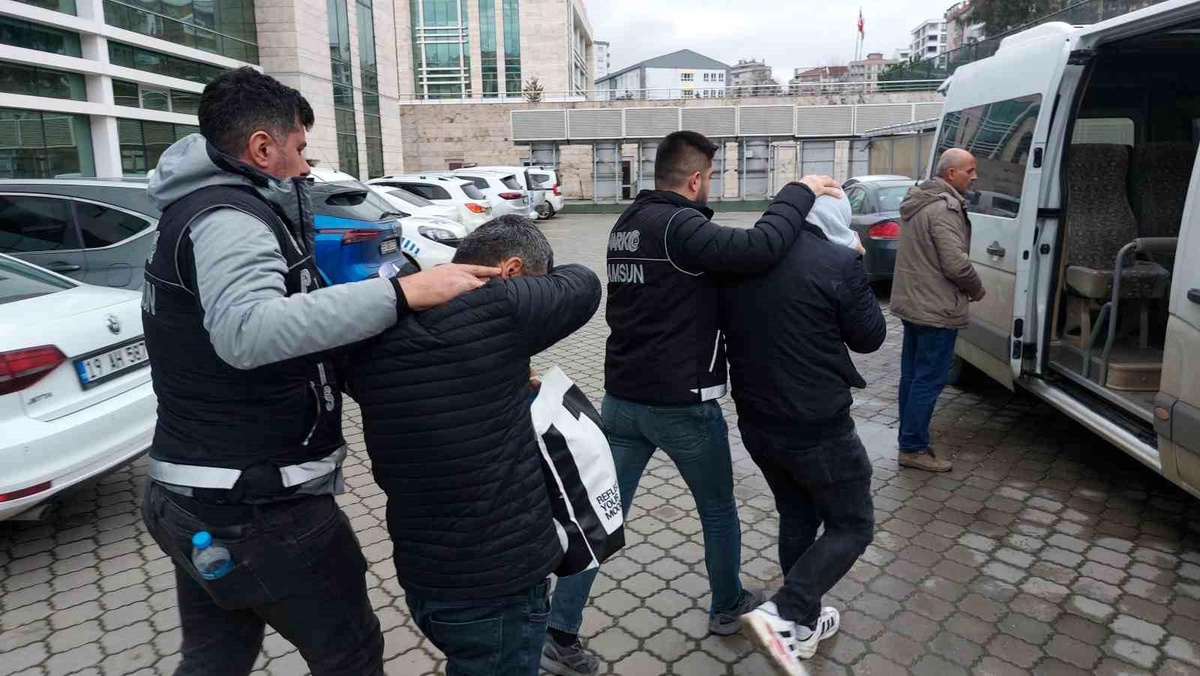 Samsun\'da Uyuşturucu Ticaretinden Gözaltına Alınan 2 Kişi Tutuklandı
