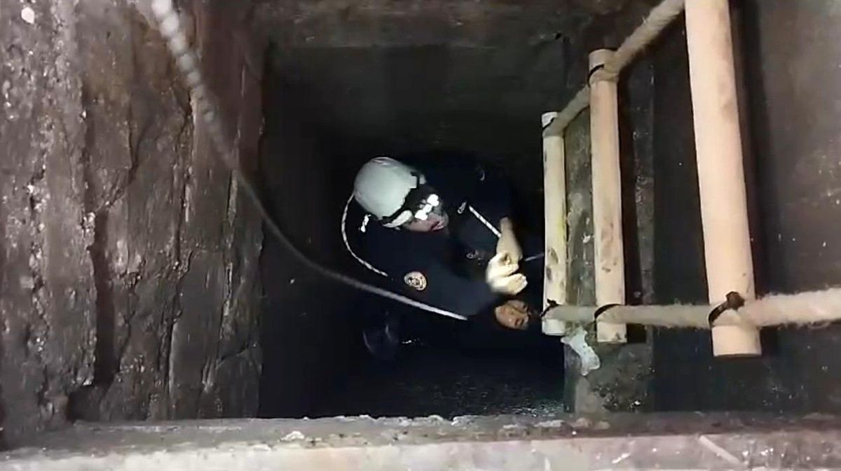 Şanlıurfa\'da 3 Metre Derinliğindeki Rögara Düşen Çocuk Kurtarıldı