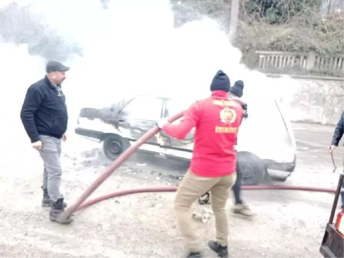 Zonguldak'ta seyir halindeki otomobil alev alev yanarak kullanılamaz hale geldi