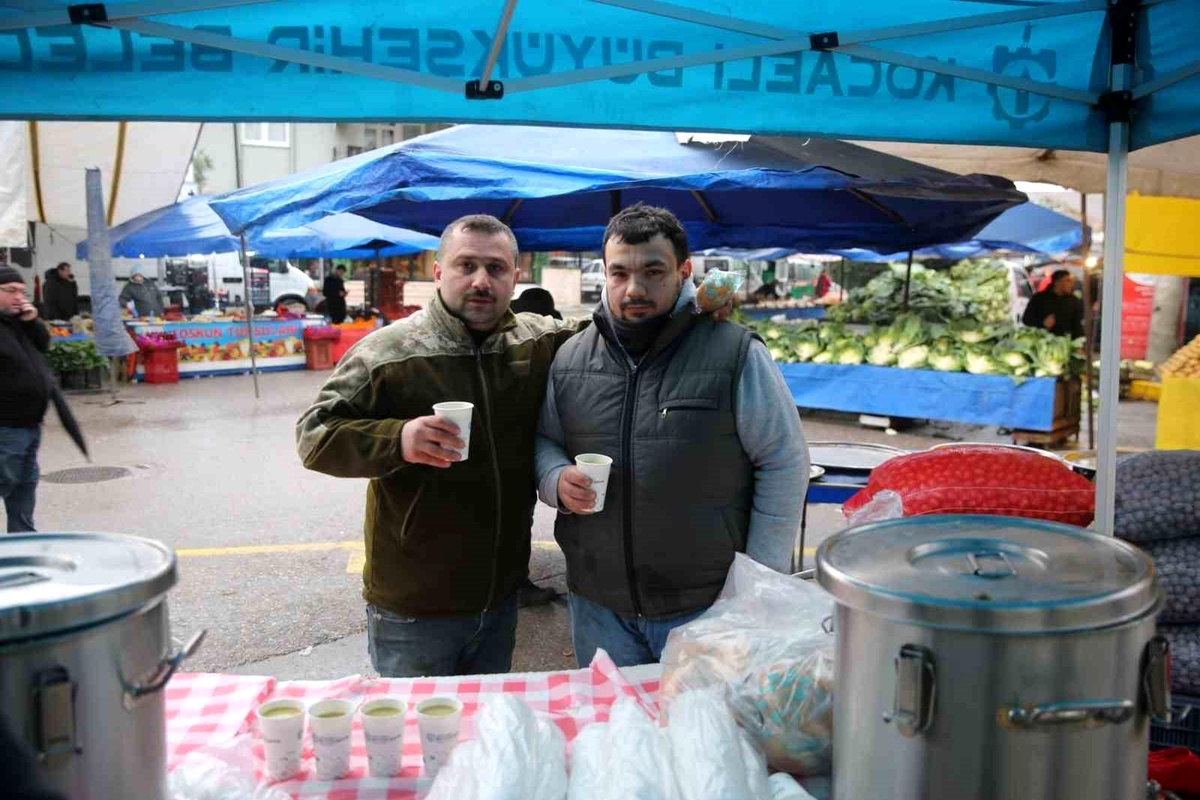Kocaeli Büyükşehir Belediyesi Pazarcı Esnafına Çorba İkramında Bulundu