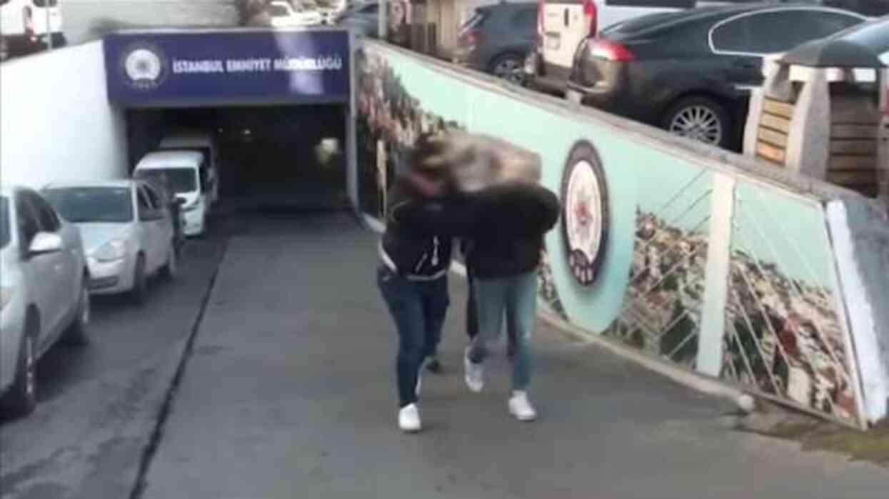 Sosyetenin torbacısına suçüstü! Avukat kimliğine güvenmiş Sosyetenin torbacısına suçüstü! Avukat kimliğine güvenmiş