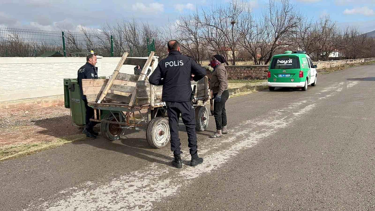 Aksaray\'da Korkuluk Hırsızlığından Sonra Şüpheli ile Mağdur Arasında Cinsiyet Tartışması