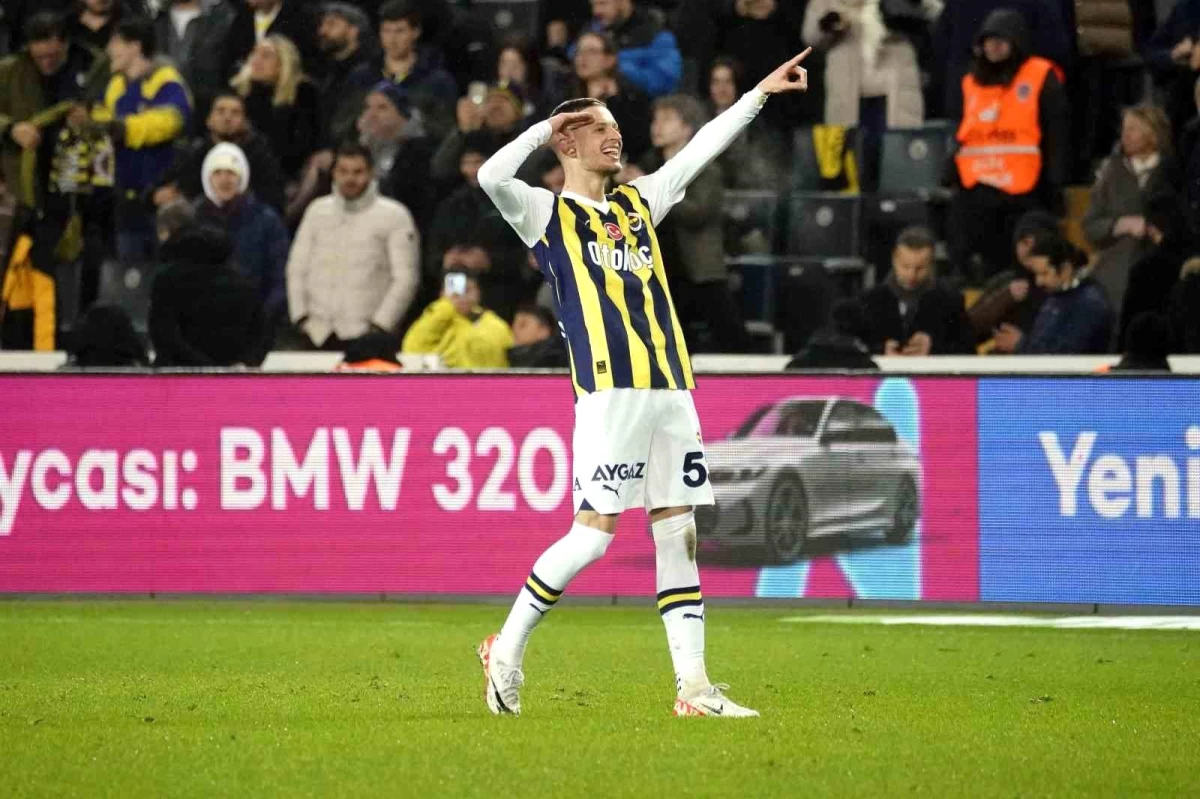 Fenerbahçe\'nin Polonyalı oyuncusu Sebastian Szymanski, Konyaspor maçında 1 gol, 2 asist yaparak 3 gole katkı sağladı
