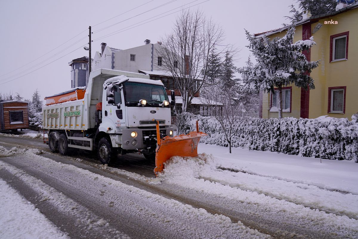 Tepebaşı Belediyesi Kar Yağışına Hızlı Müdahale Ediyor