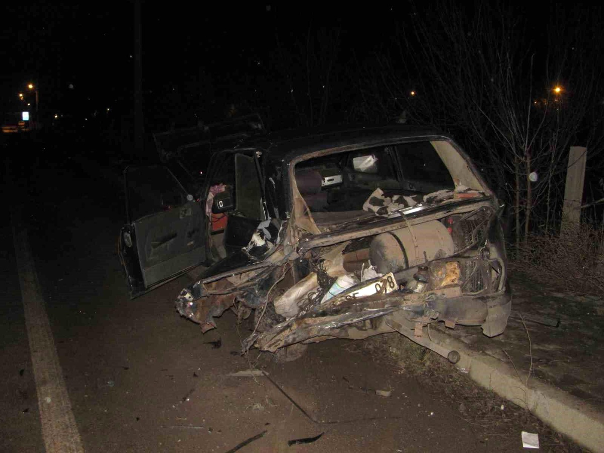 Tokat\'ta kafa kafaya çarpışan araçlar hurdaya döndü, 5 kişi yaralandı