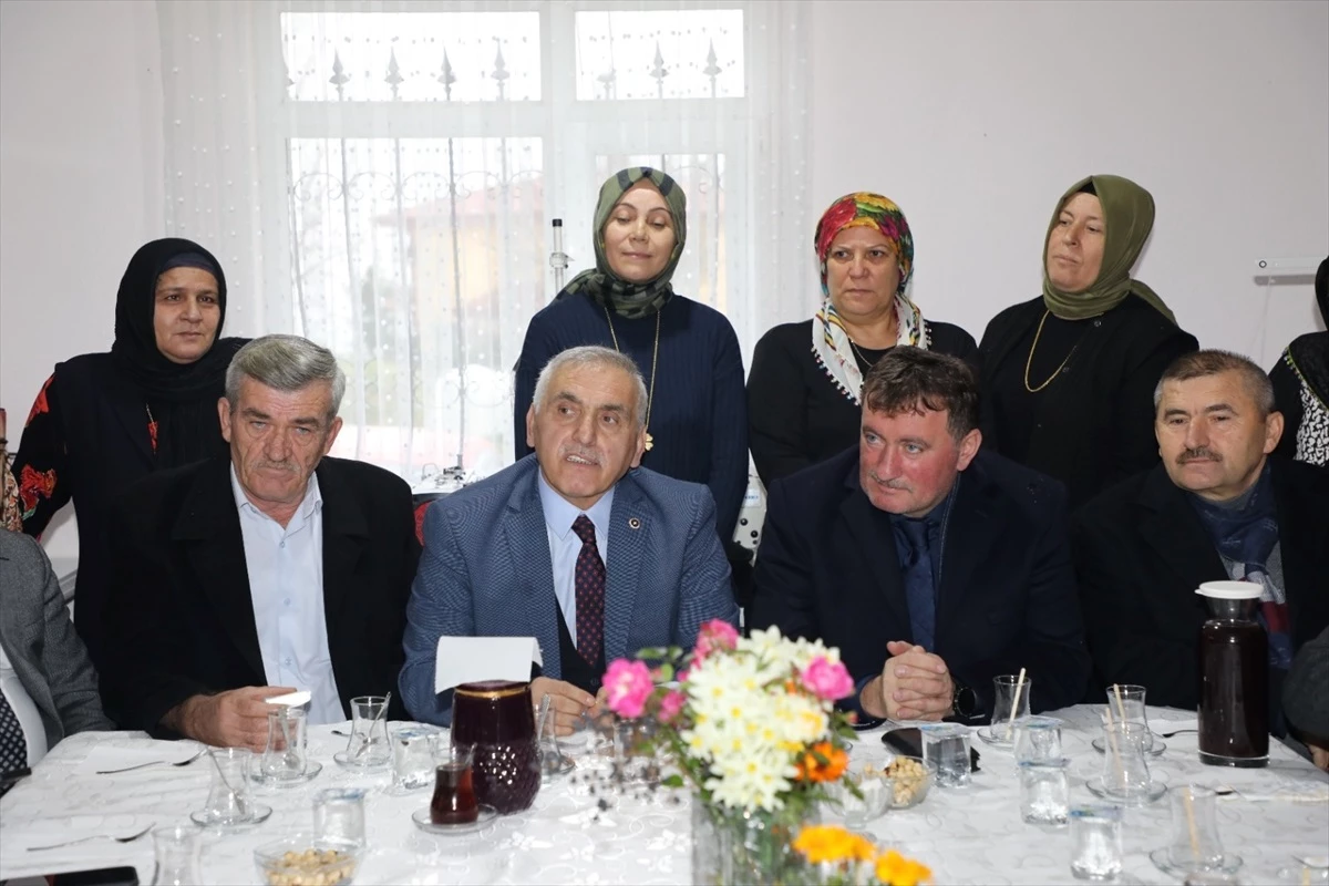 AK Parti Milletvekilleri Ferizli ve Söğütlü\'yü ziyaret etti