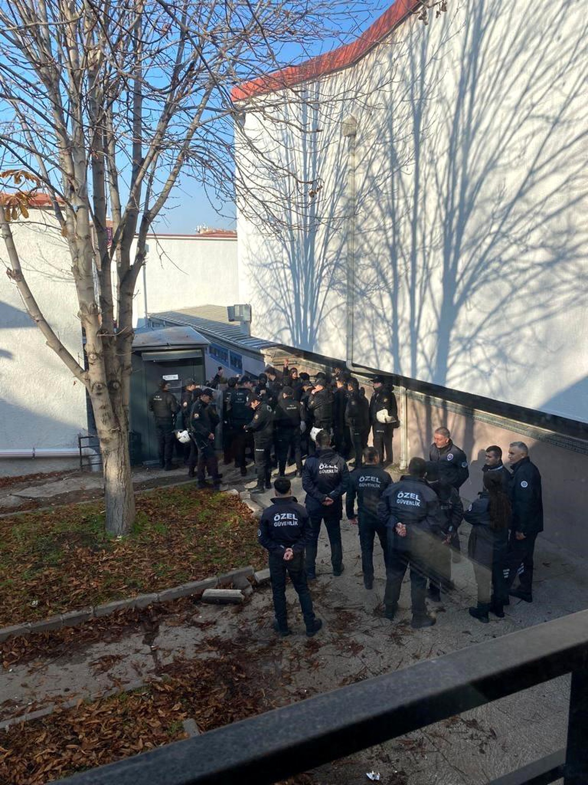 Ankara Üniversitesi\'nde Karşıt Görüşlü Gruplar Arasında Kavga