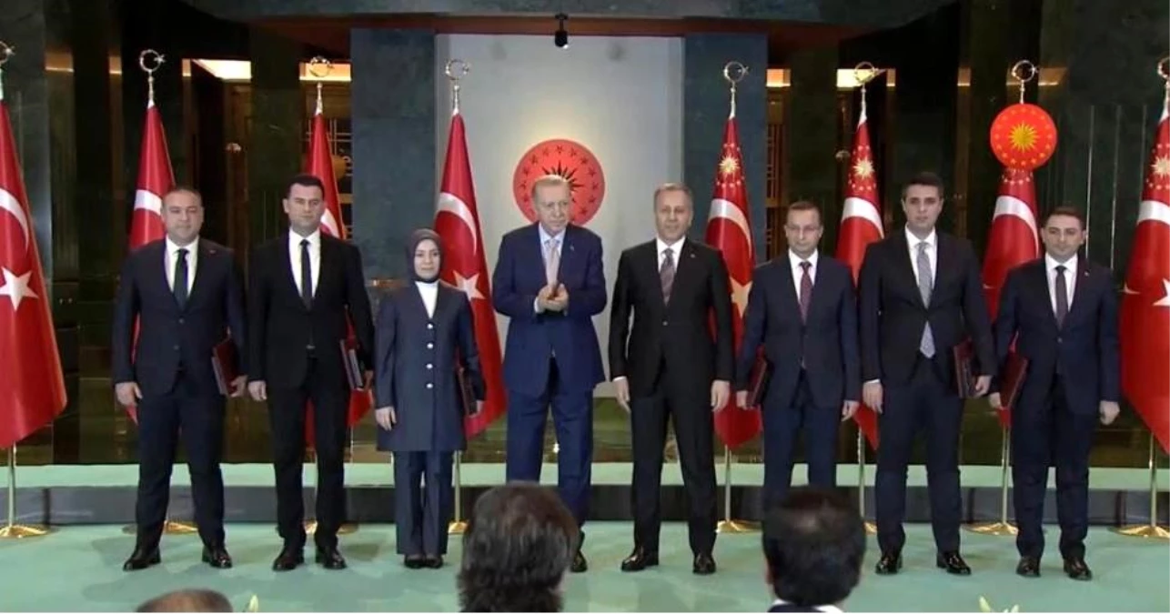 Cumhurbaşkanı Erdoğan, Aziziye Kaymakamı\'na ödül verdi