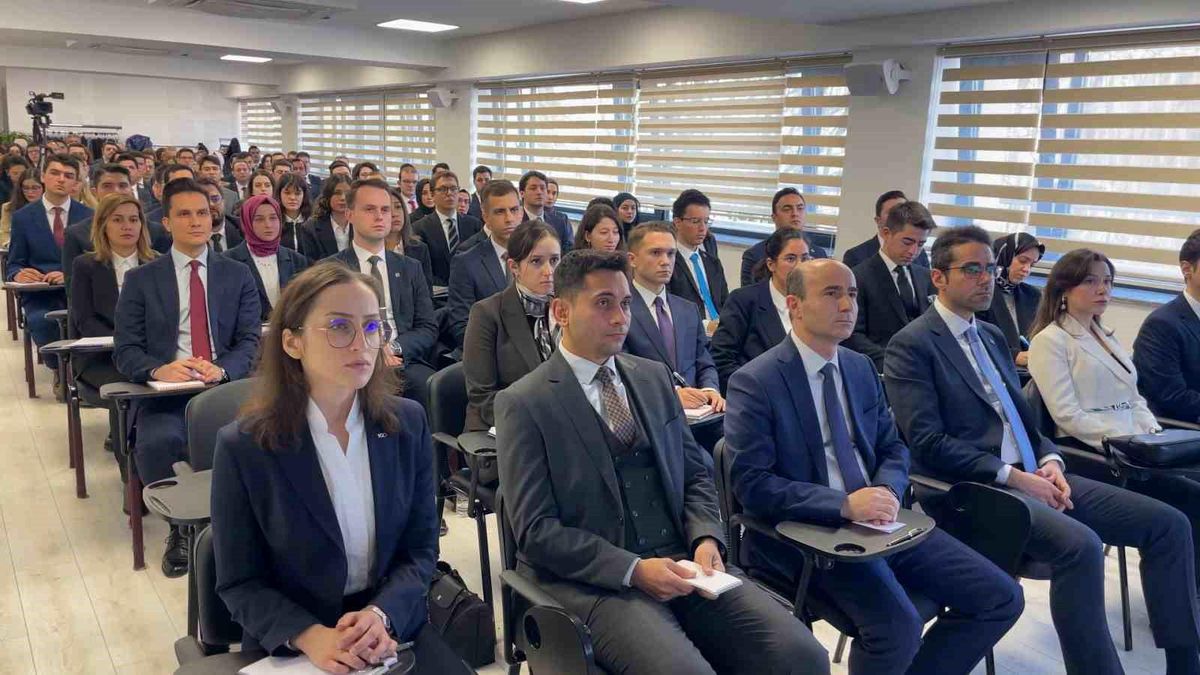 Dışişleri Bakanı Hakan Fidan, Aday Meslek Memurları Temel Eğitim Programı\'na katıldı