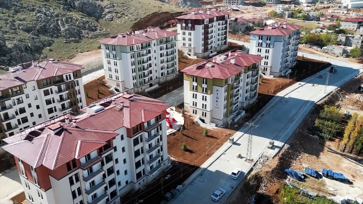 Bakan Özhaseki: Kahramanmaraş\'ta afet konutları ve köy evlerinin inşaatları hızla yükseliyor