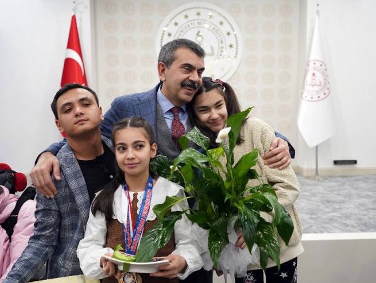 Milli Eğitim Bakanı, özel gereksinimli öğrencileri kabul etti