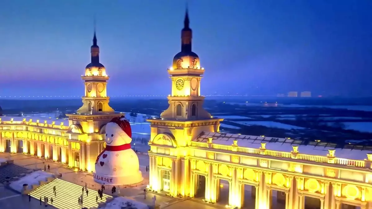 Çin\'deki Uluslararası Buz ve Kar Festivali Turizmi Canlandırıyor
