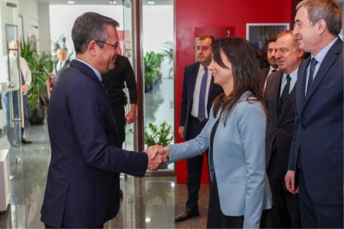 CHP Genel Başkanı Özgür Özel, DEM Parti Eş Genel Başkanlarını Ziyaret Etti