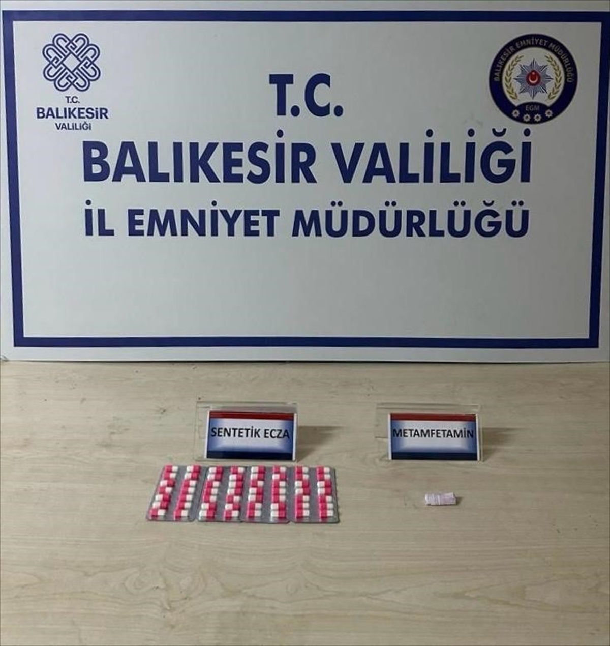 Erdek\'te uyuşturucu ve kaçak tütün ele geçirildi, şüpheli hakkında yasal işlem başlatıldı
