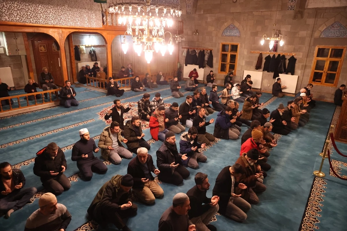 Doğu Anadolu\'da Regaip Kandili dolayısıyla camilerde programlar düzenlendi