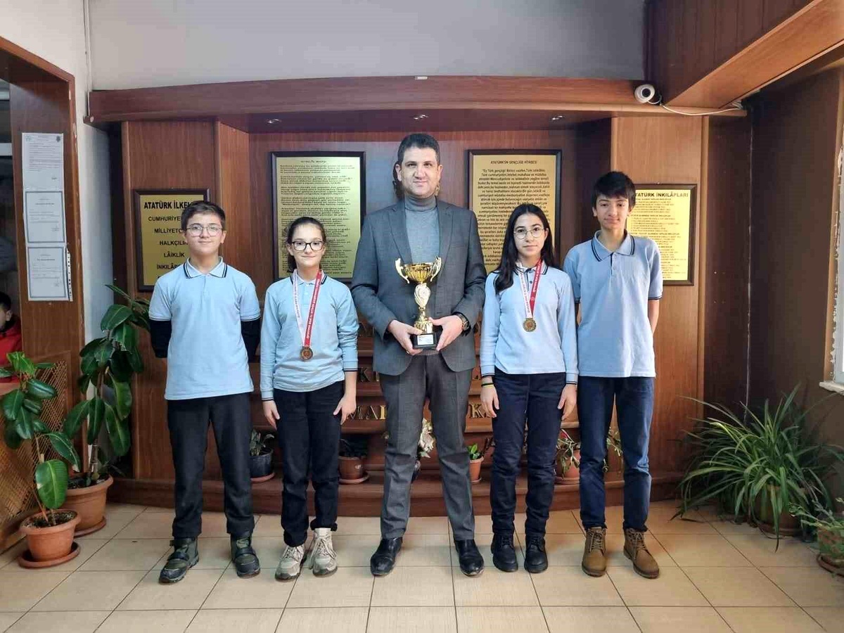 Eskişehir Ticaret Borsası Ortaokulu Kız Masa Tenisi Takımı Birincilik Kazandı