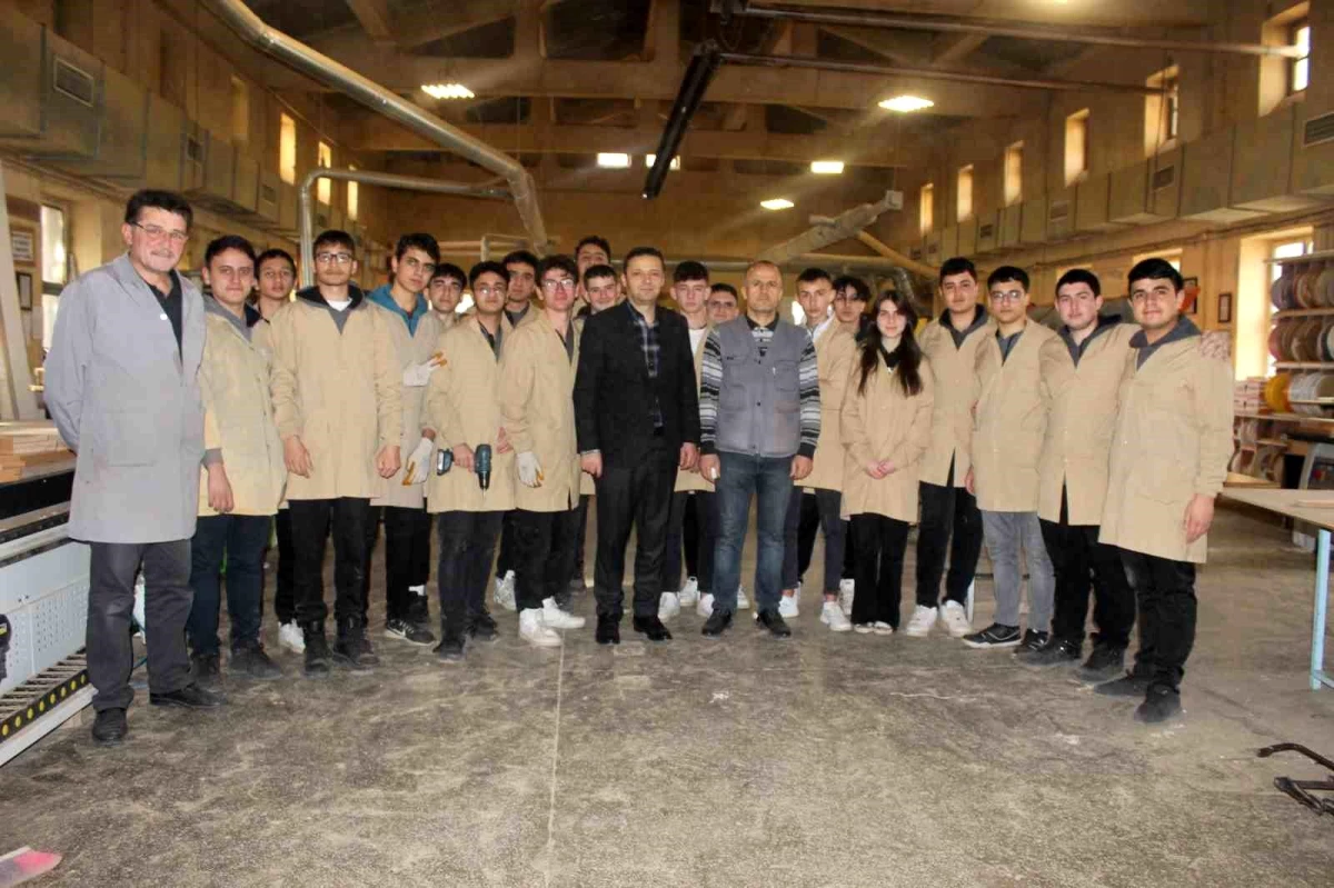 Kayseri\'deki Mesleki ve Teknik Anadolu Lisesi Fabrika Gibi Çalışıyor