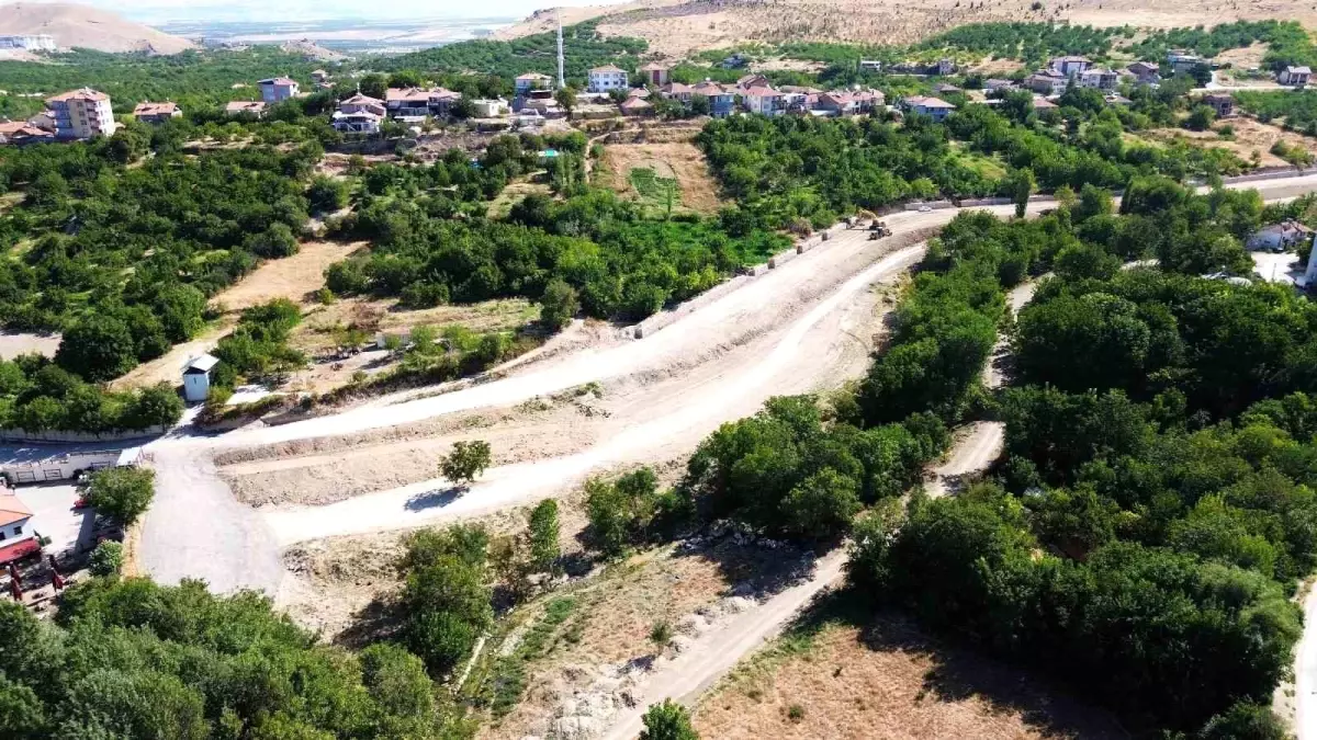 Battalgazi Belediye Başkanı Osman Güder, birçok projeyi hayata geçirerek ilçenin geleceğini sağlam temeller üzerine inşa ediyor