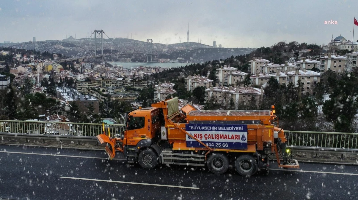 İstanbul\'da Kar Yağışı Devam Ediyor