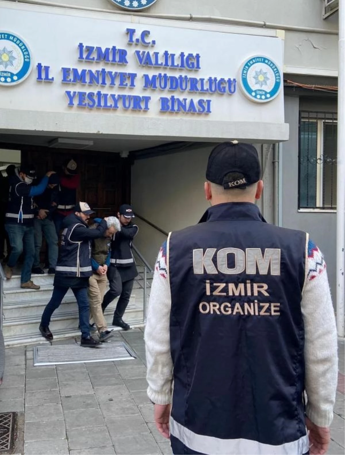 İzmir\'de FETÖ operasyonu: 4 şüpheli tutuklandı