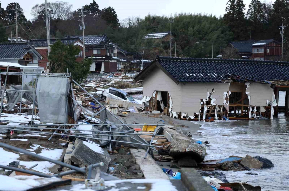 Japonya\'da meydana gelen 7.6 büyüklüğündeki depremde ölü sayısı 213\'e yükseldi