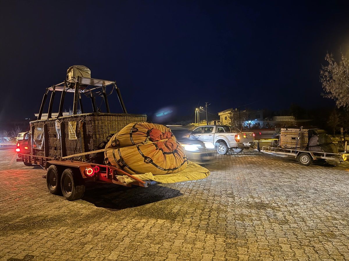 Kapadokya\'da sıcak hava balon turları rüzgar nedeniyle iptal edildi