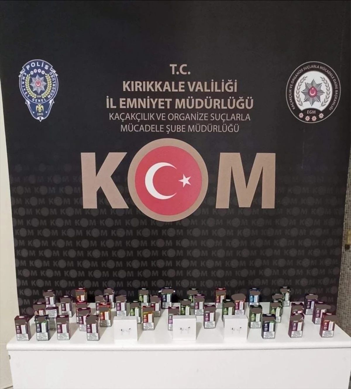 Kırıkkale\'de Kargo Paketinde Kaçak Elektronik Sigara ve Kulaklık Ele Geçirildi