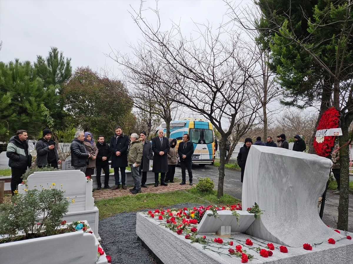 Kıvırcık Ali, vefat yıl dönümünde mezarı başında anıldı
