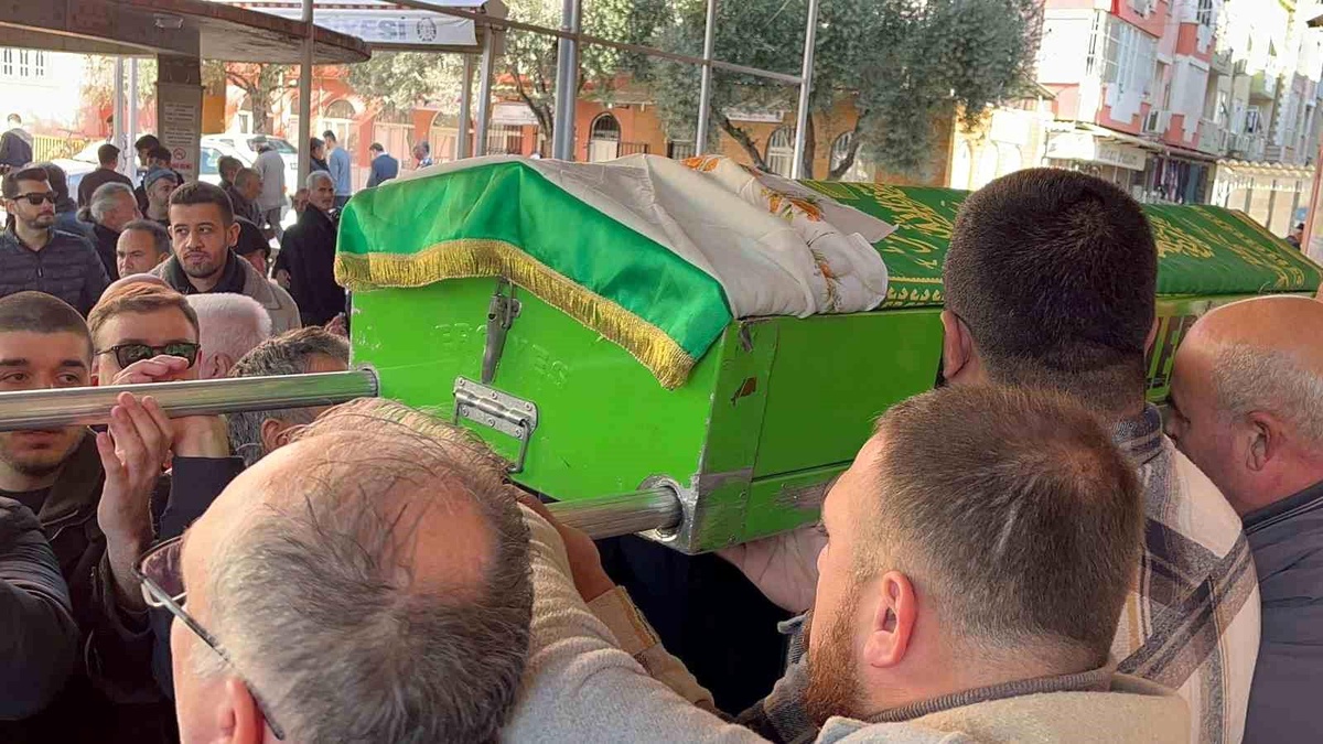 Aydın\'da Silahlı Saldırı Sonucu Öldürülen Şule Tokel Son Yolculuğuna Uğurlandı