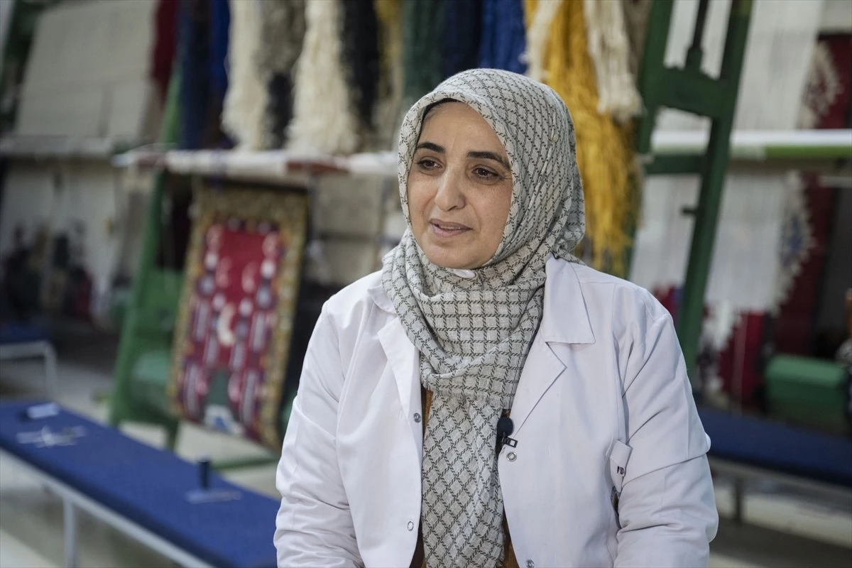 Malatya\'nın Yazıhan ilçesinde kadınlar yöresel motiflerini dokuyarak geleceğe aktarıyor