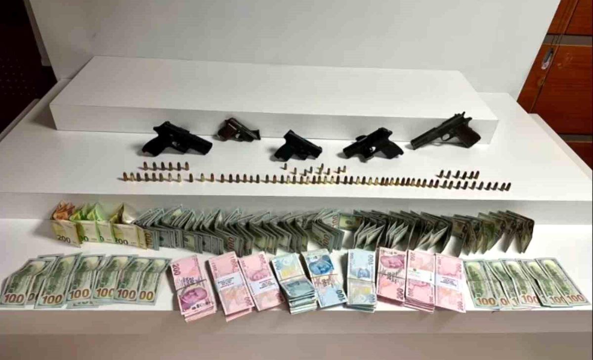 Maltepe\'de ruhsatsız silah ticareti yapan şahıs yakalandı