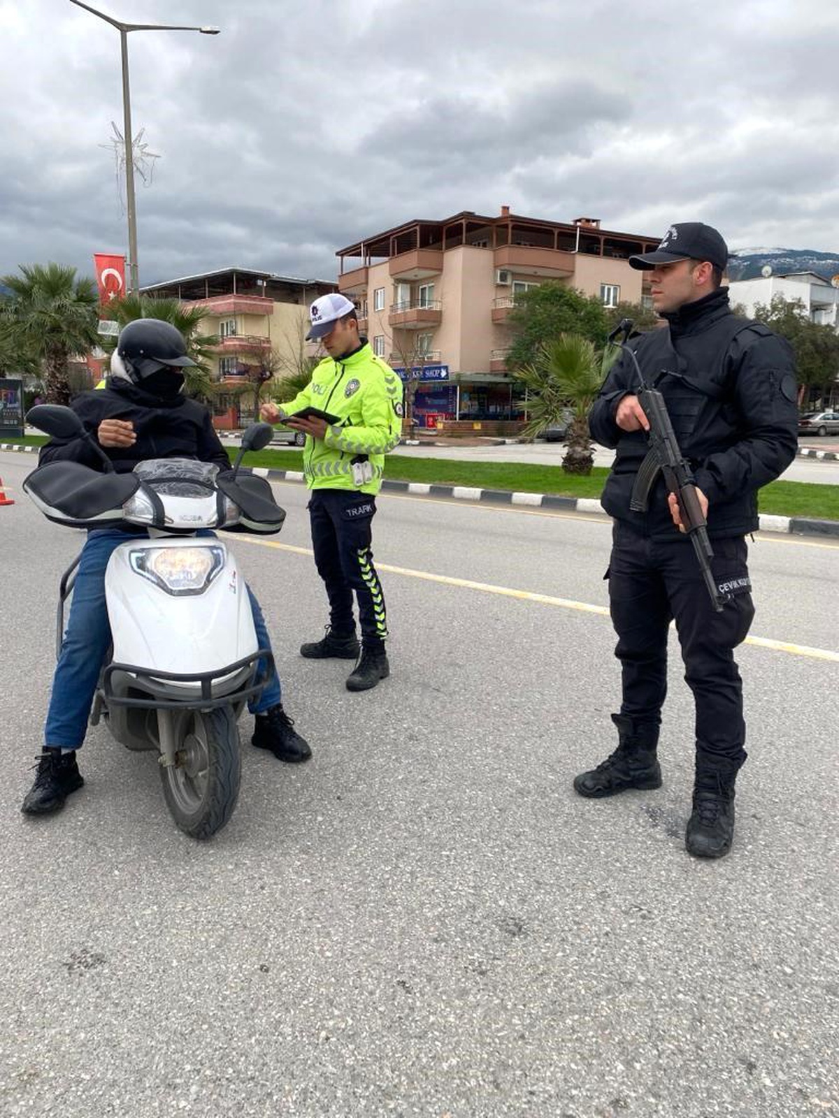 Manisa\'da Trafik Denetimi: 124 Araç ve Sürücüye Cezai İşlem Uygulandı