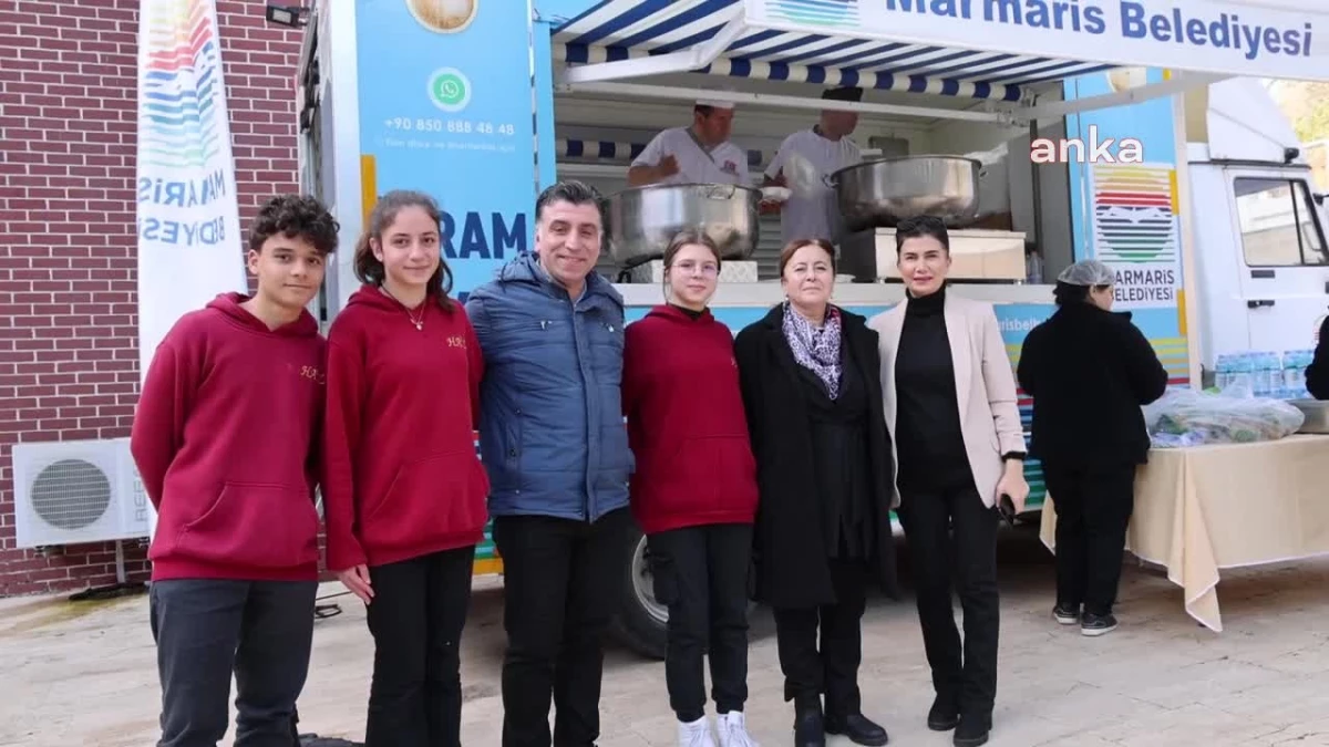Marmaris Belediyesi Üniversite Öğrencilerine Sıcak Yemek İkramında Bulundu