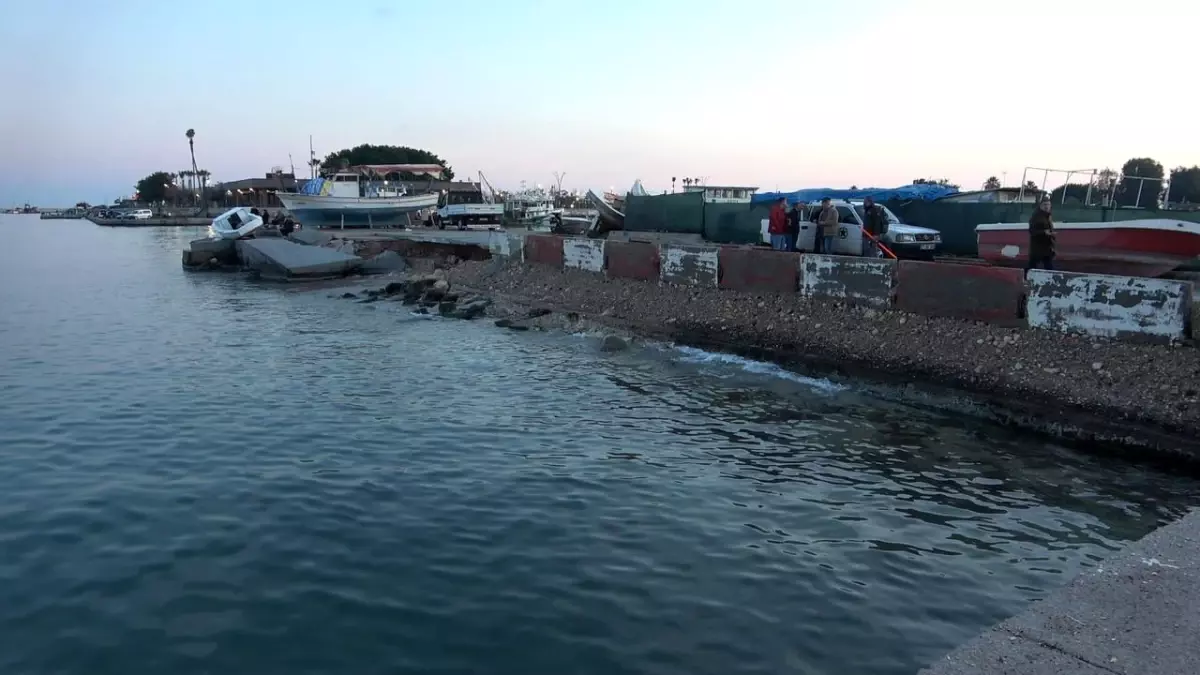 Mersin\'de denize giren çocuklardan biri boğuldu, diğeri ağır durumda